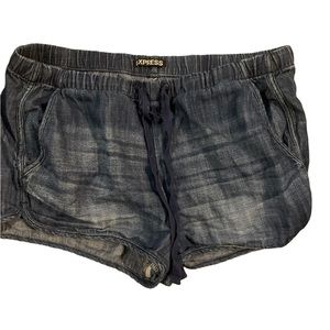 EXPRESS women’s denim shorts. Size S